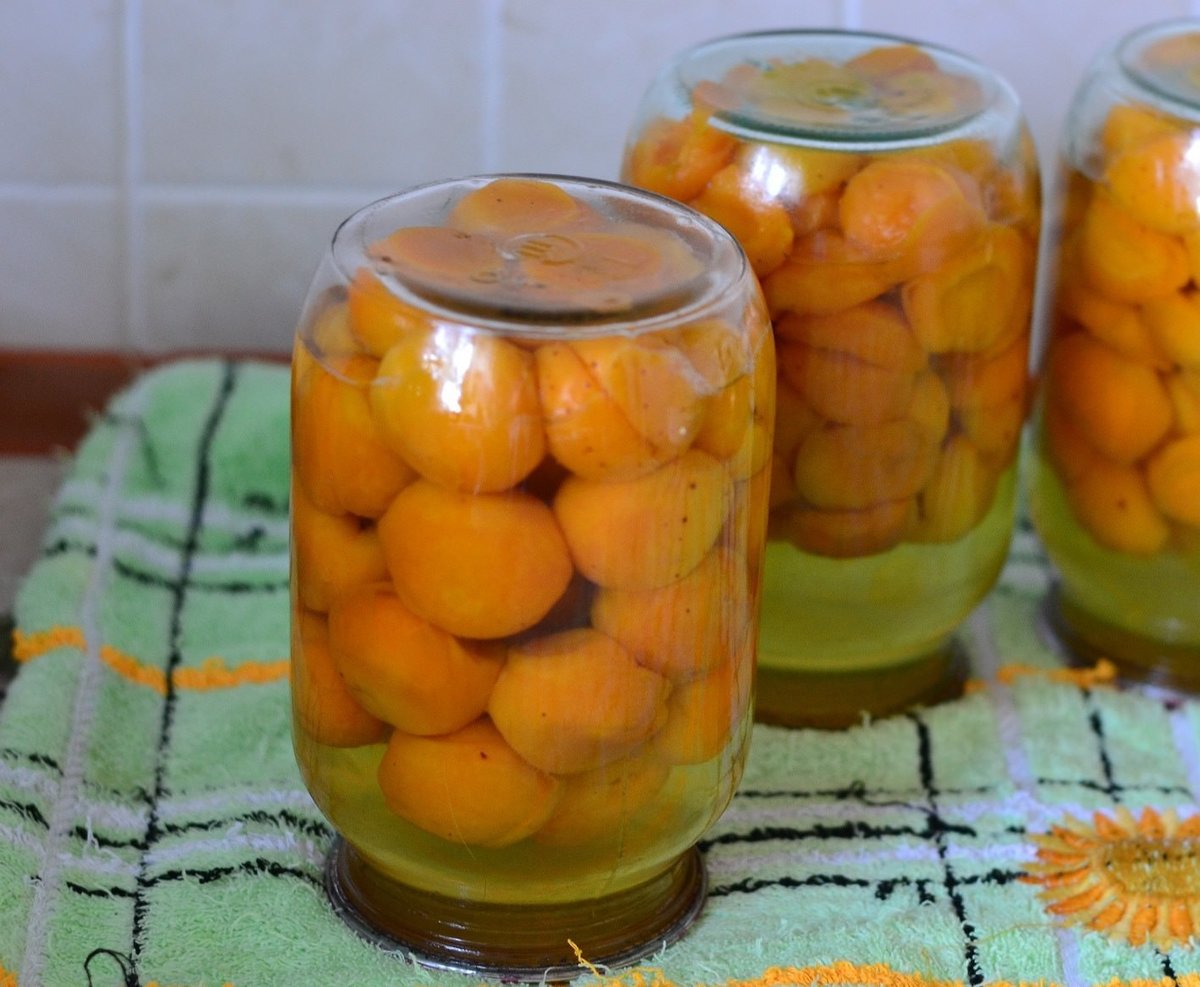 Компот из абрикосов – свежих, замороженных, с косточками на зиму