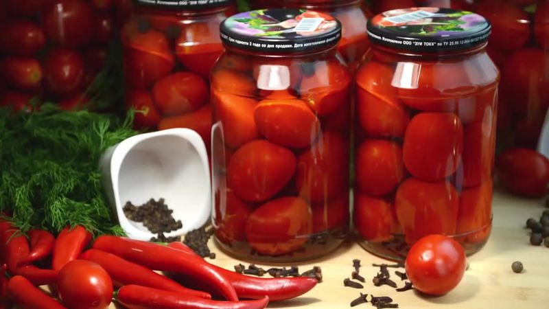 Сладкие помидоры в литровых банках на зиму: лучшие рецепты маринованных томатов, советы как посолить их без стерилизации