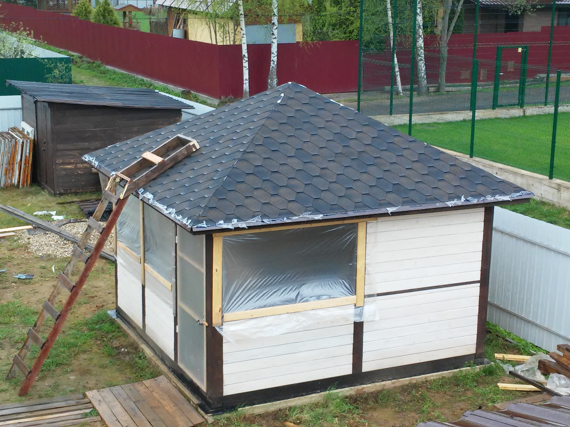 Как сделать крышу для дачи, в том числе своими руками, а также особенности ее устройства и монтажа