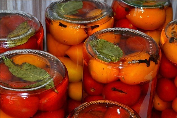 Огурцы в яблочном соке на зиму — рецепты приготовления без стерилизации, маринованных огурчиков, видео