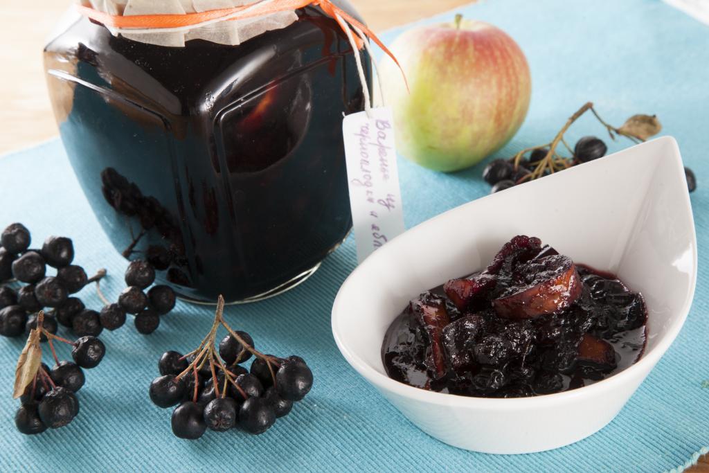 Рецепты варенья из черноплодной рябины: на зиму, с сахаром и без