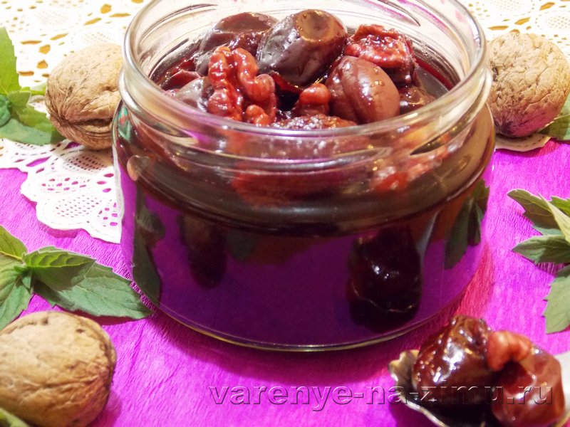 Варенье с грецкими орехами из ягод и фруктов: рецепты, фото