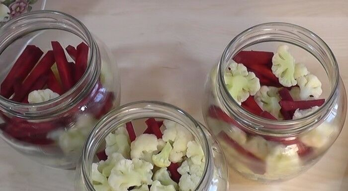 Маринованная цветная капуста со свеклой – вкусно и просто, рецепт