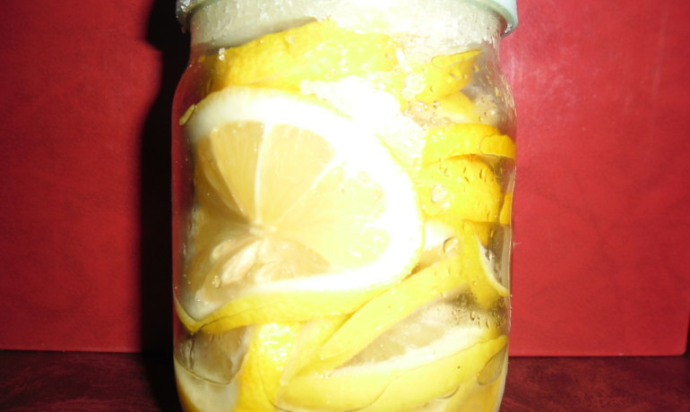 Как лучше хранить лимоны в домашних условиях, правила и сроки годности при разных способах