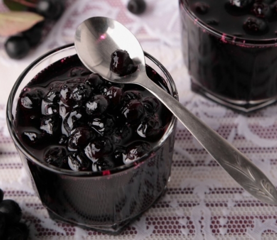 Варенье из черноплодной рябины: свойства, рецепты приготовления