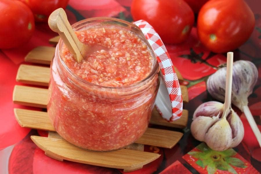 Аджика из помидор: самые вкусные варианты