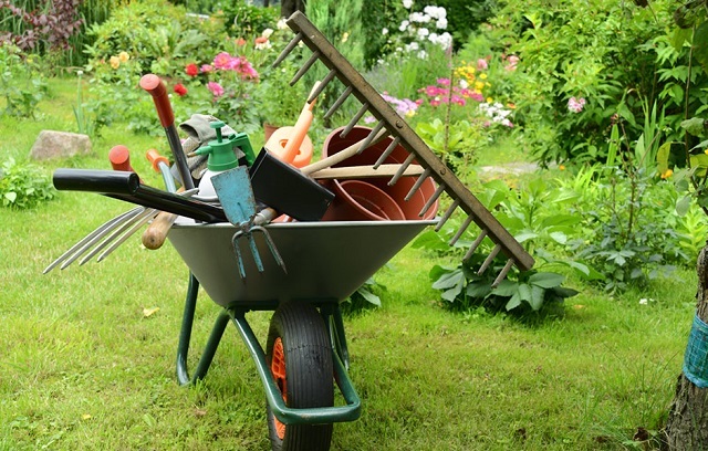 Хитрый дачный инструмент: делаем садовый инвентарь своими руками