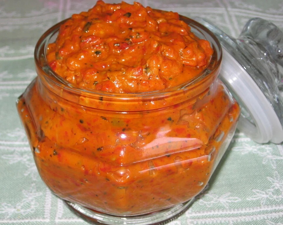 Айвар: рецепт по-сербски на зиму и 2 оригинальных варианта приготовления соуса