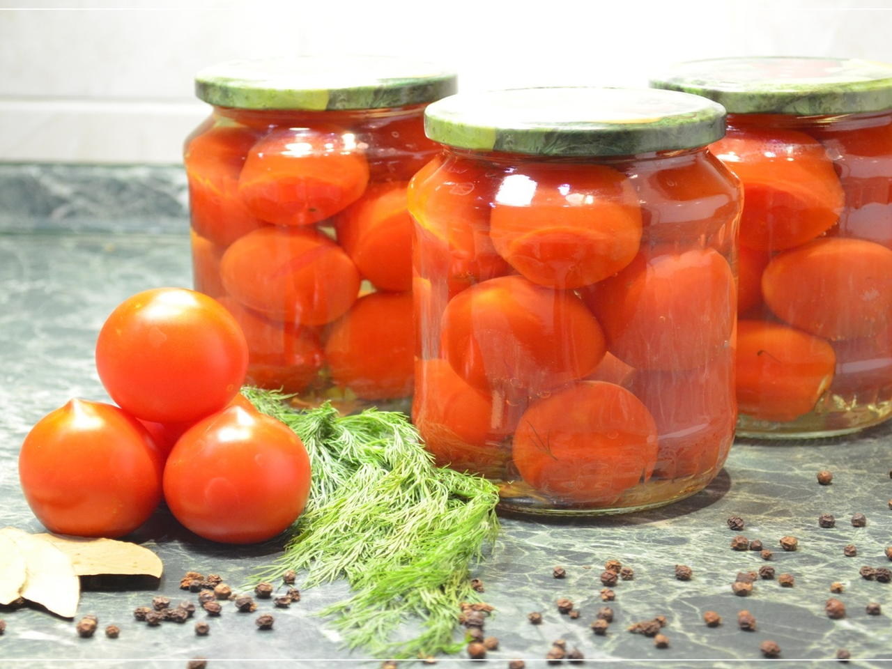 6 крутых рецептов помидоров с чесноком на зиму