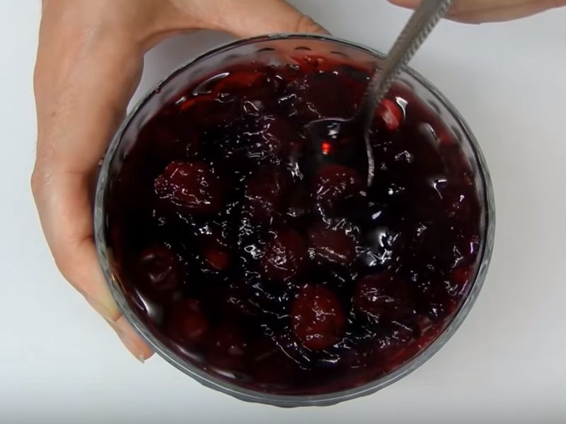 Варенье из вишни с косточкой на зиму - 5 простых рецептов густого вишневого варенья с целыми ягодами