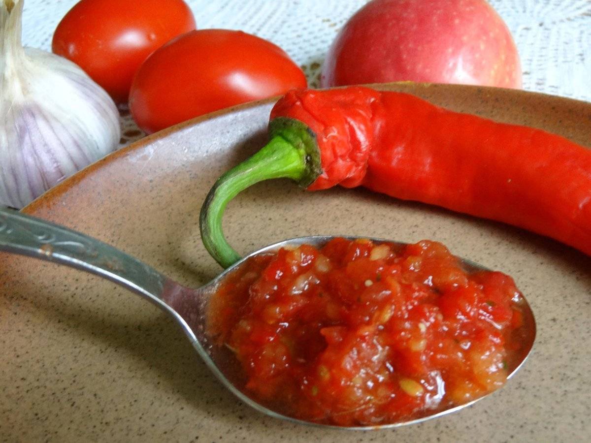Аджика из помидоров на зиму: лучшие рецепты с варкой и без